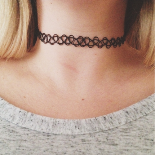 choker tattoo